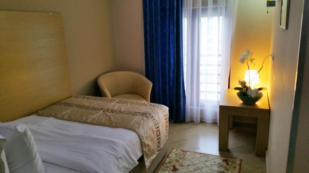 Capital Tirana Hotel Bruci Kültér fotó