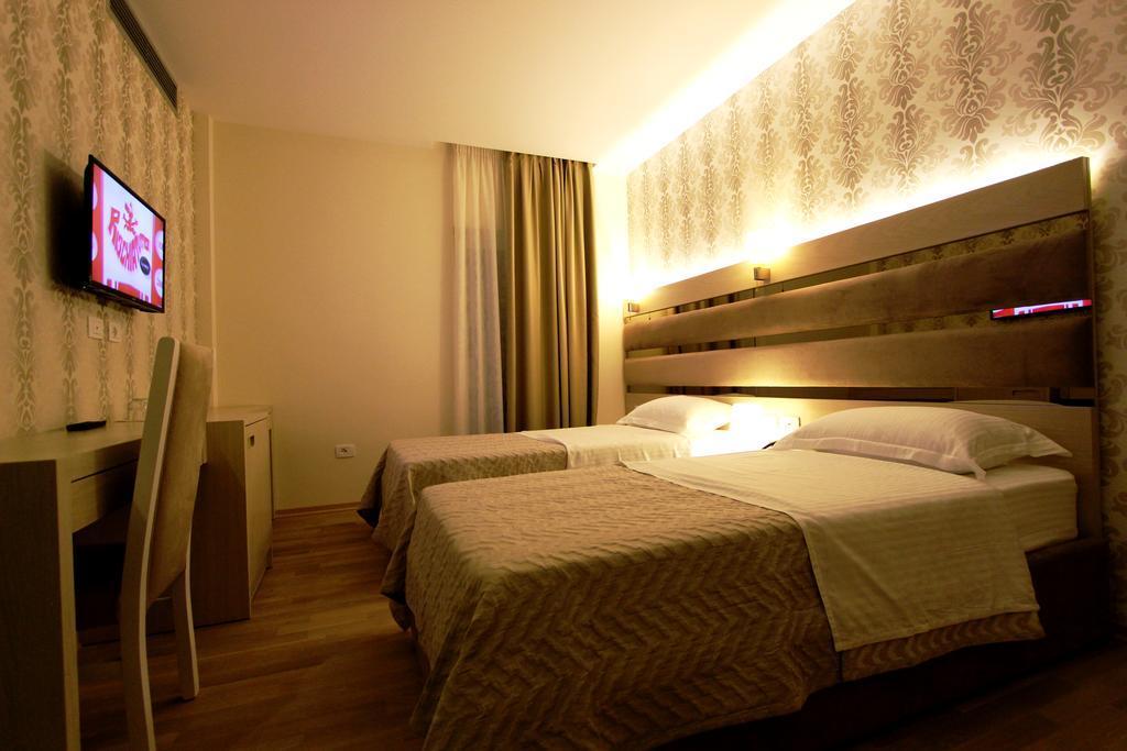 Capital Tirana Hotel Bruci Kültér fotó